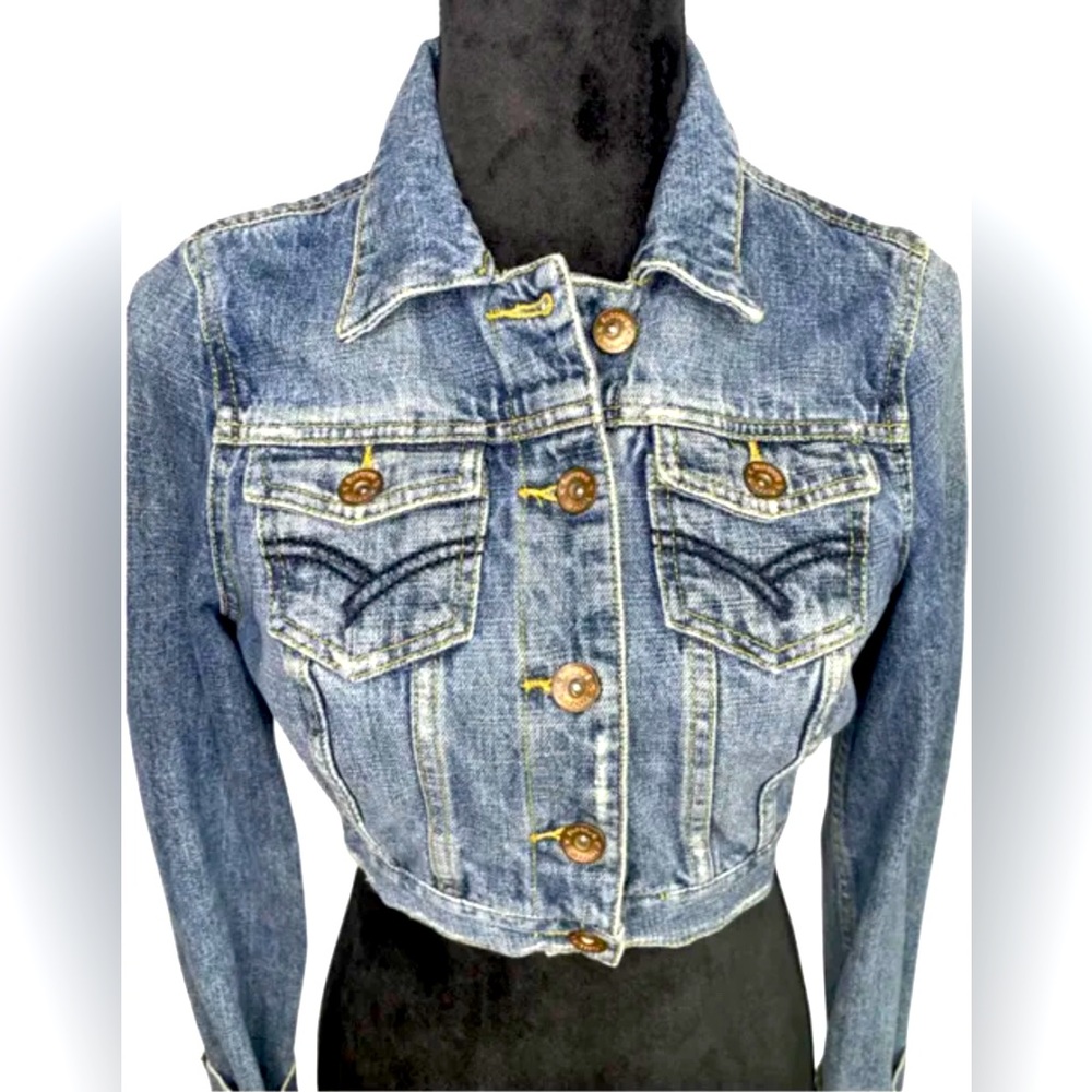 Billabong Woman's Cropped Jean Jacket: Size Medium.